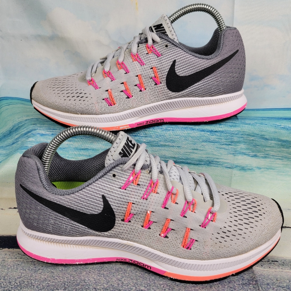 Nike Zoom Athletic Shoe Womens 6.5 but fit like size 6